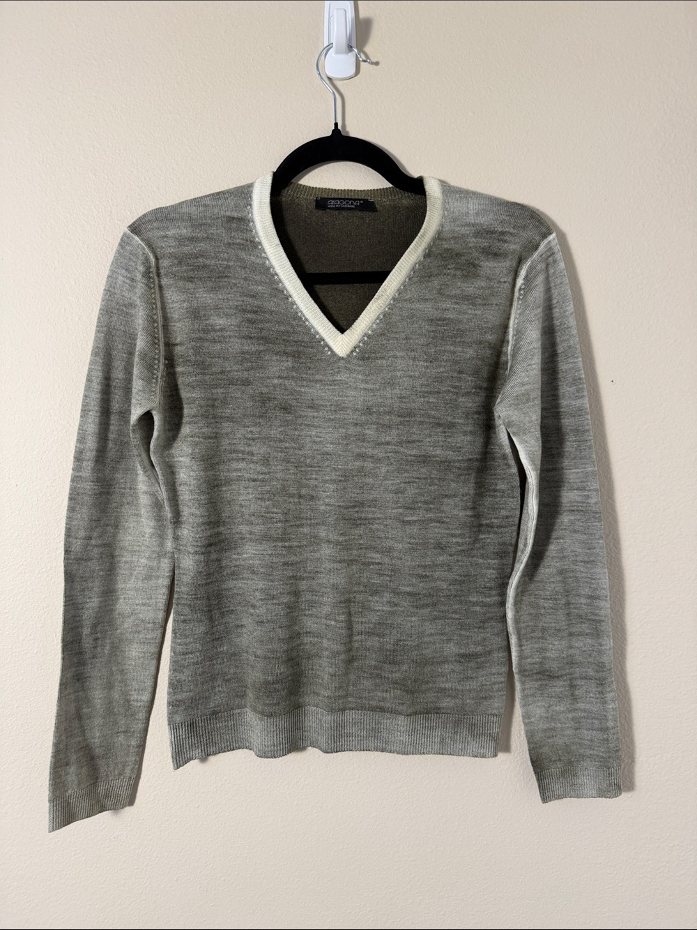 Aragona Women's Moss Green V-Neck Wool Sweater Ivory Trim Detail Size 42 (US 6)